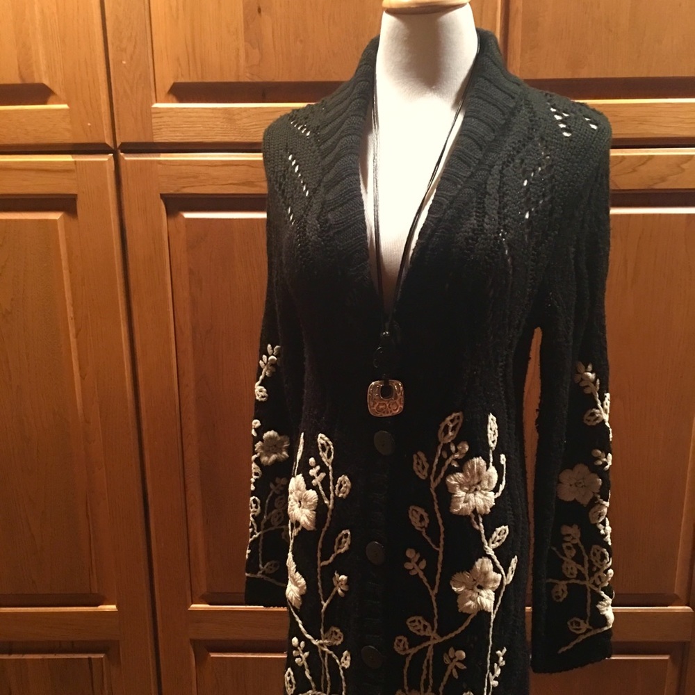 Statement Curio Long Sweater Coat/Floral Detail - Picture 4 of 8